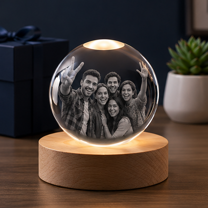 Luminária Esfera em Cristal com Base de LED – Edição Amigos