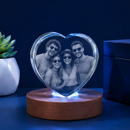 Luminária Coração em Cristal com Base de LED Circular – Edição Amigos