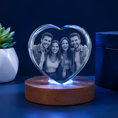 Luminária Coração em Cristal com Base de LED Circular – Edição Amigos