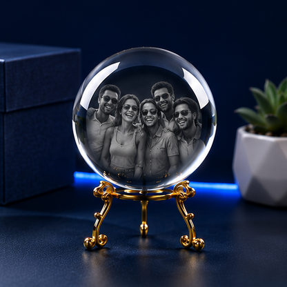 Luminária Esfera em Cristal com Base Dourada Estilo Tripé – Edição Amigos